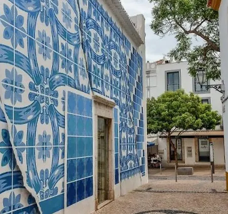 Location * 拉哥斯